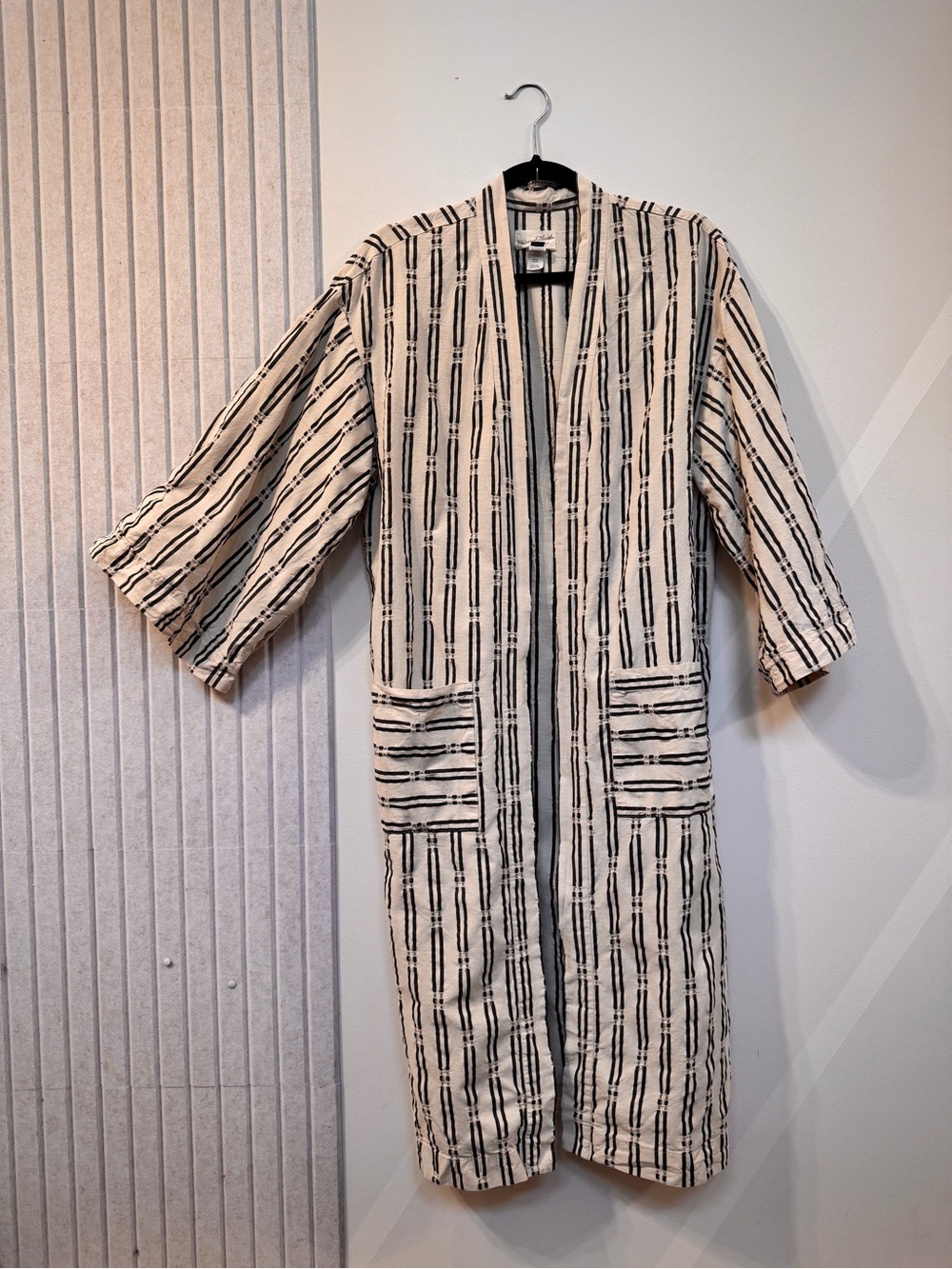 Universal Thread Black and Cream Textured Open Duster